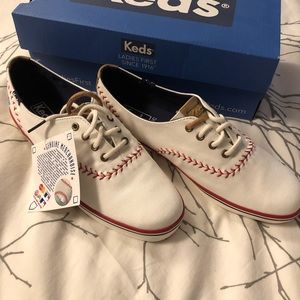 NWT Women’s Blue Jays Keds - Size 7